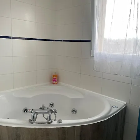Grande Maison Avec Piscine Villa